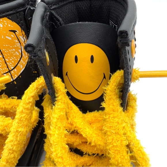 Dr. Martens Little Kids Combat Boots - Picture 8 of 10